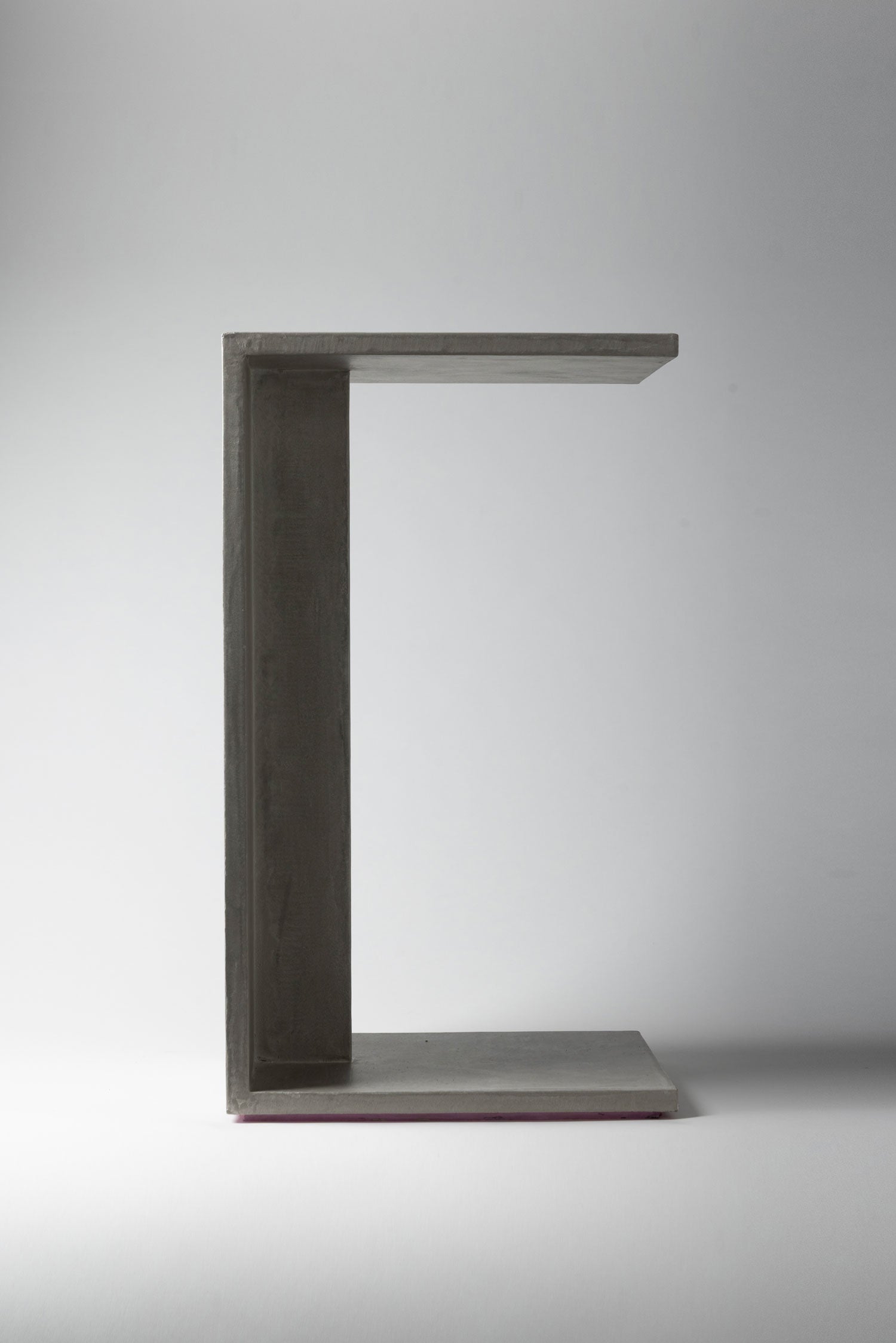 梁 RYO ／ 構造サイドテーブル