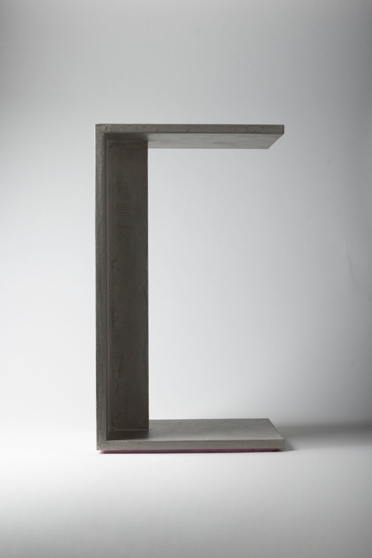 梁 RYO ／ 構造サイドテーブル