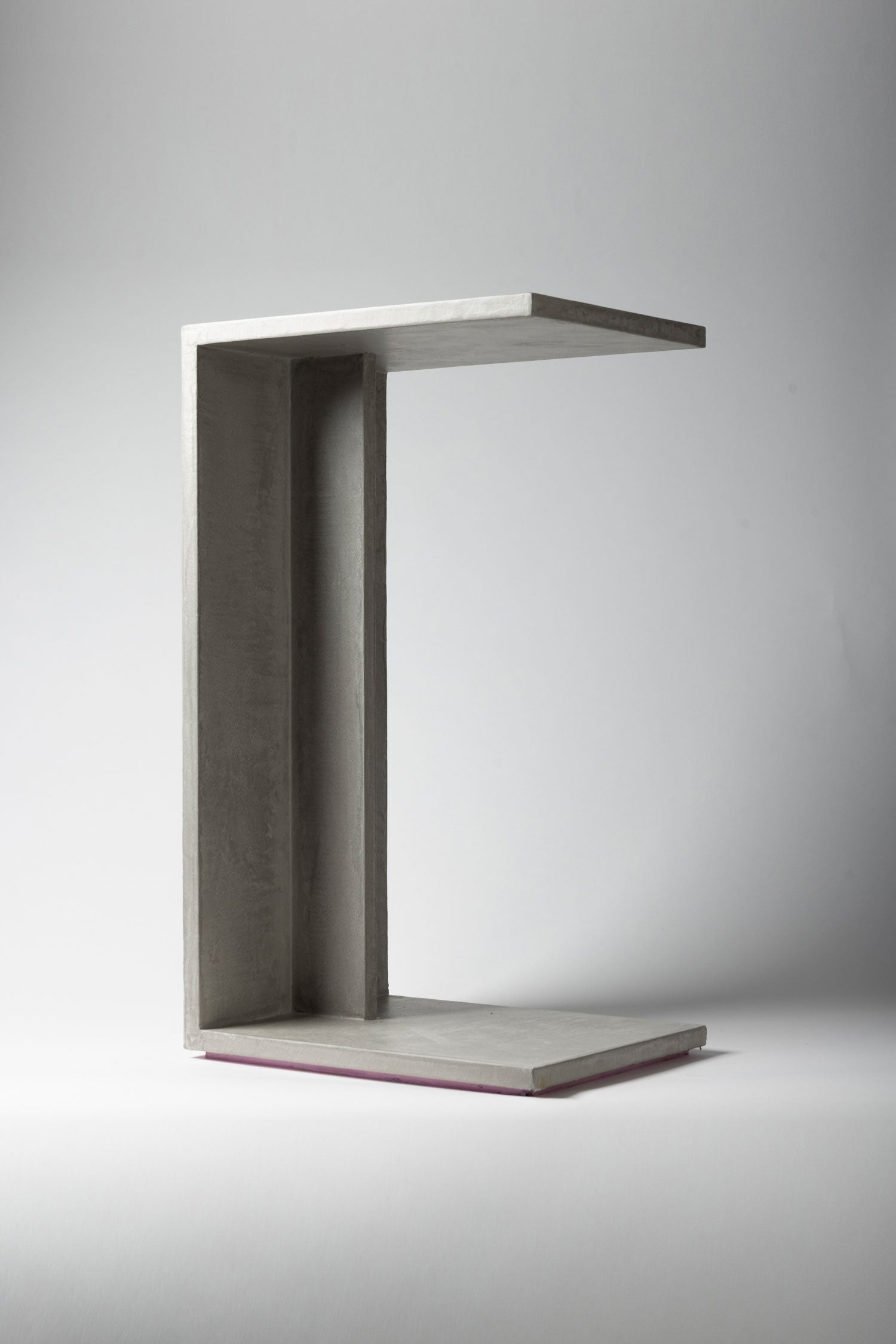 梁 RYO ／ 構造サイドテーブル